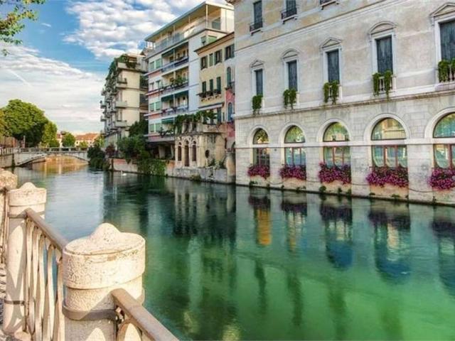 Locale Commerciale in vendita a San Zeno, Treviso