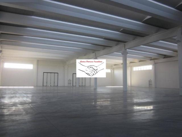 Locale Commerciale in vendita a San Zeno, Treviso