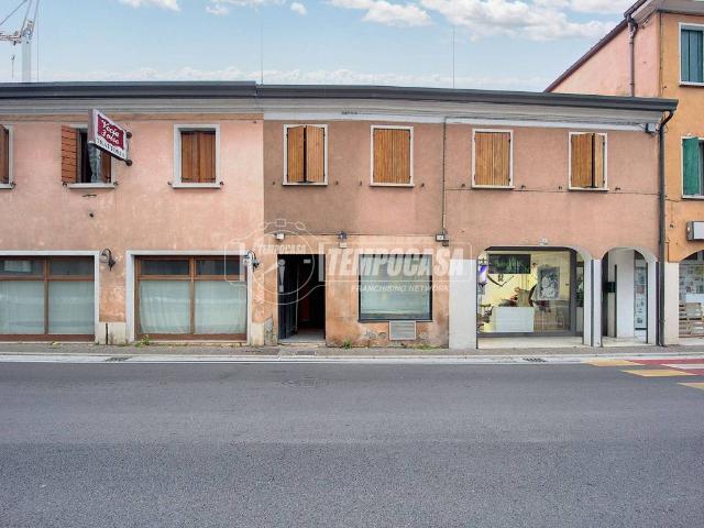 Locale Commerciale in vendita a San Zeno, Treviso