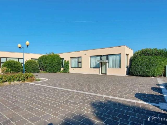 Locale Commerciale in vendita a Treviso, Veneto