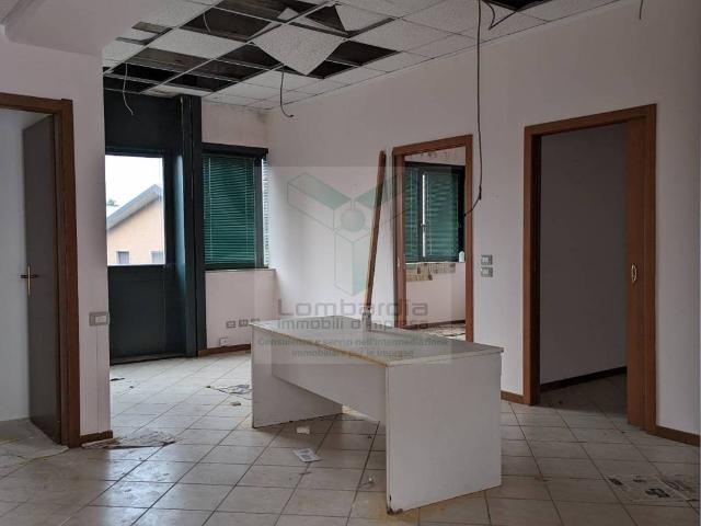Locale Commerciale in vendita a Trezzano Rosa, Lombardia