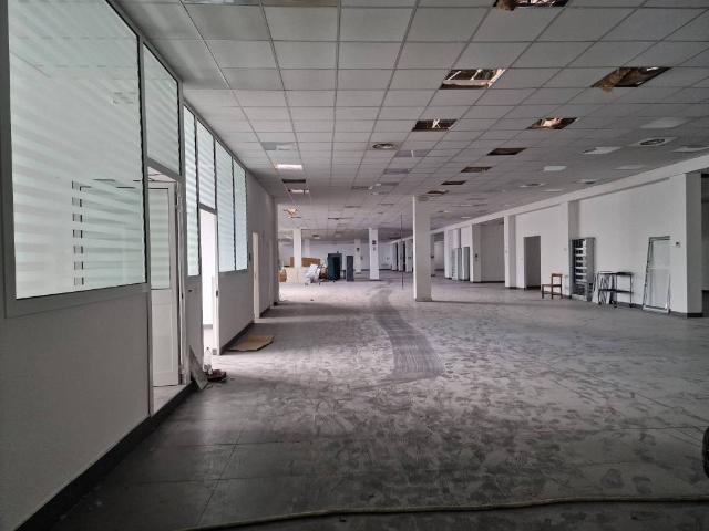 Locale Commerciale in vendita a Trezzano Sul Naviglio, Lombardia