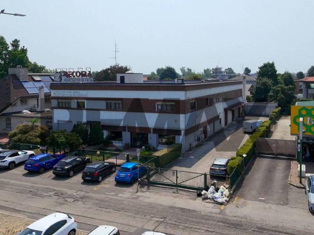 Locale Commerciale in vendita a Quartiere Boschetto, Trezzano Sul Naviglio