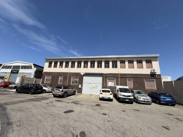 Locale Commerciale in vendita a Trezzano Sul Naviglio, Lombardia