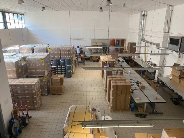 Locale Commerciale in vendita a Baracche, Trezzo Sull'adda