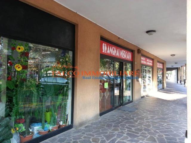 Locale Commerciale in vendita a Baracche, Trezzo Sull'adda