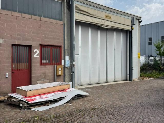 Locale Commerciale in vendita a Trezzo Sull'adda, Lombardia