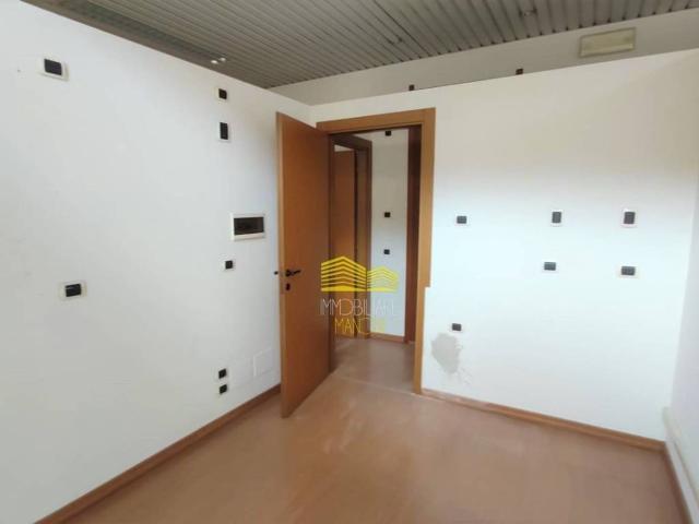 Locale Commerciale in vendita a Trezzo Sull'adda, Lombardia