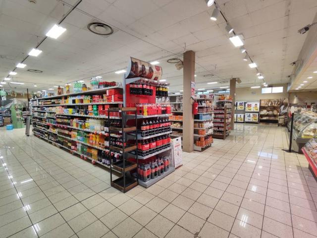 Locale Commerciale in vendita a Trezzo Sull'adda, Lombardia
