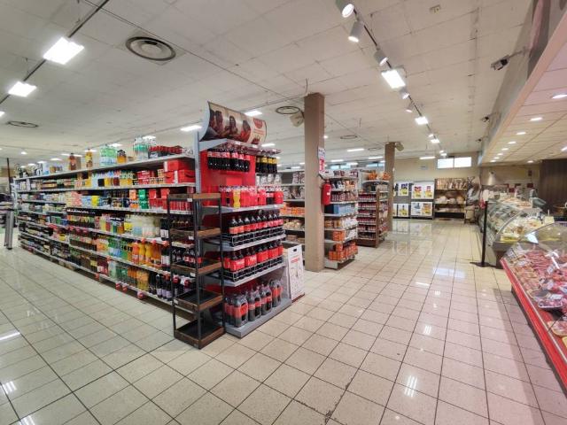 Locale Commerciale in vendita a Trezzo Sull'adda, Lombardia