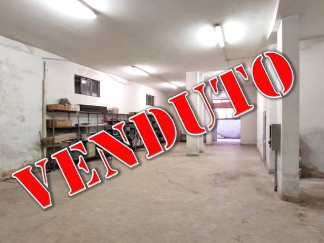 Locale Commerciale in vendita a Baracche, Trezzo Sull'adda