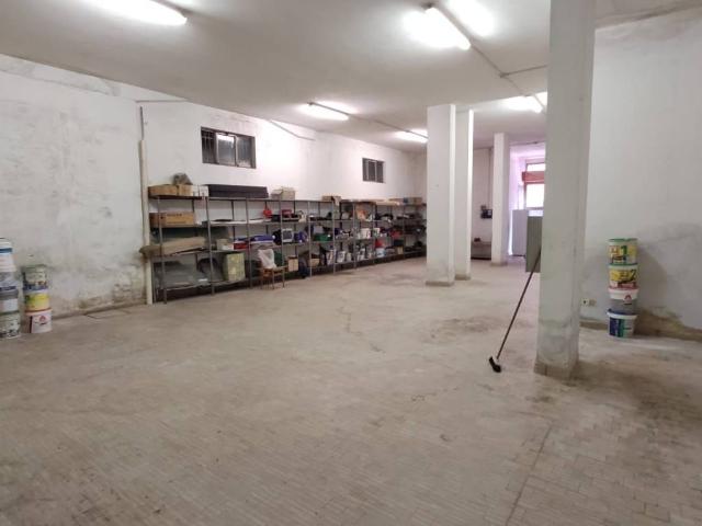 Locale Commerciale in vendita a Baracche, Trezzo Sull'adda