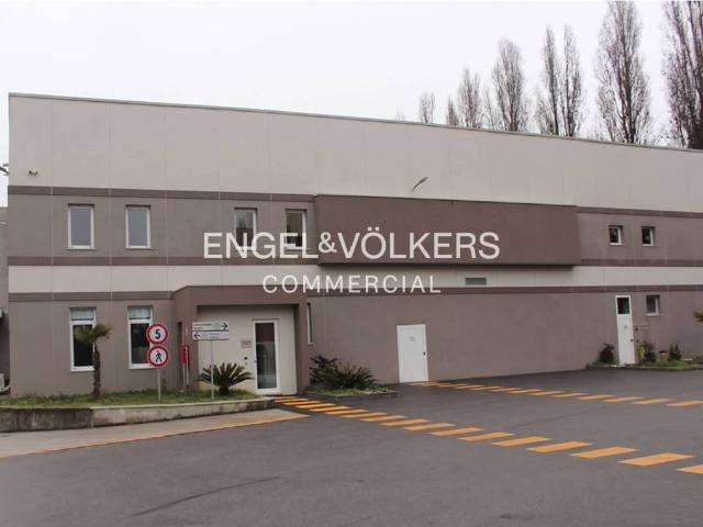 Locale Commerciale in vendita a Tribiano, Lombardia