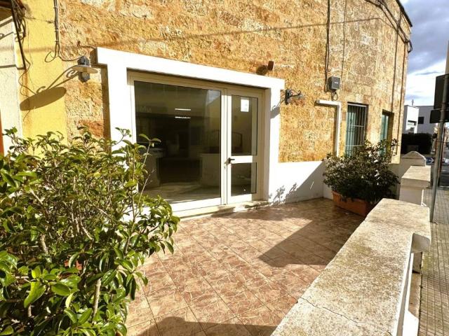 Locale Commerciale in vendita a Puglia, Lecce