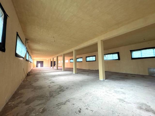 Locale Commerciale in vendita a Puglia, Lecce