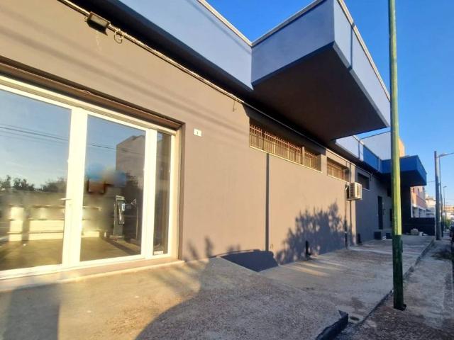 Locale Commerciale in vendita a Puglia, Lecce