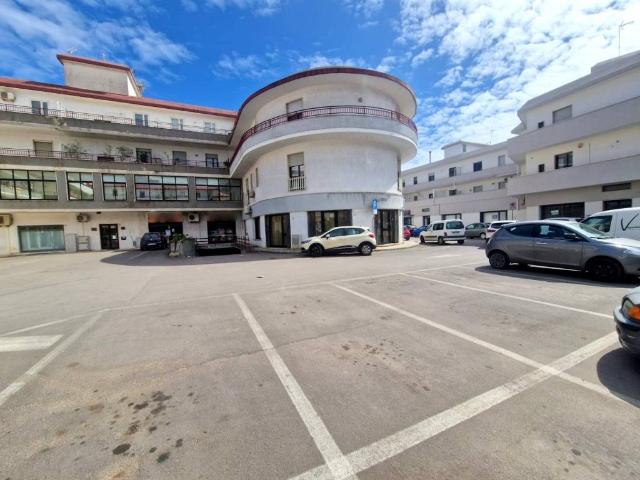 Locale Commerciale in vendita a Puglia, Lecce