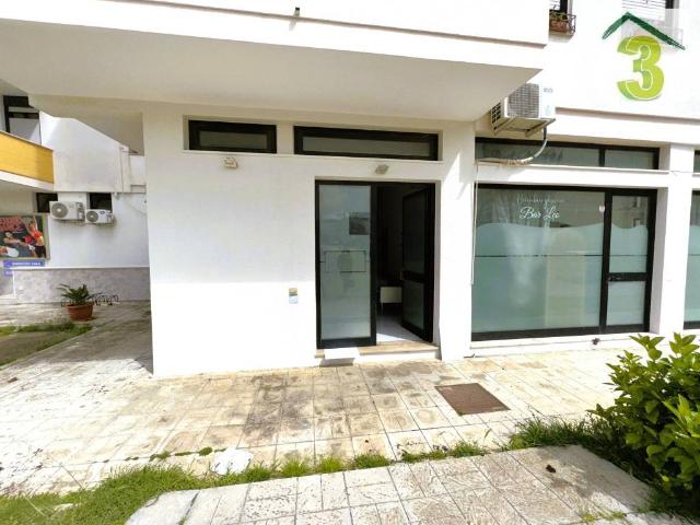 Locale Commerciale in vendita a Puglia, Lecce