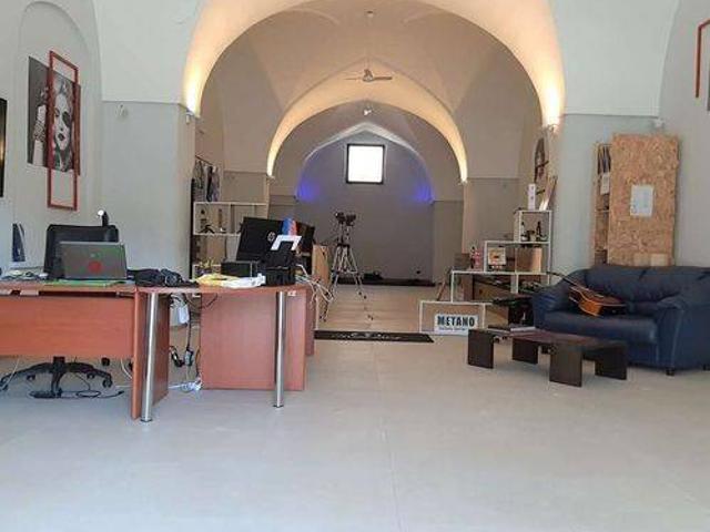 Locale Commerciale in vendita a Puglia, Lecce