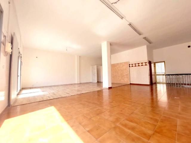 Locale Commerciale in vendita a Puglia, Lecce