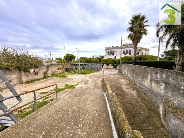 Locale Commerciale in vendita a Puglia, Lecce
