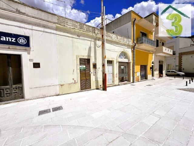 Locale Commerciale in vendita a Puglia, Lecce