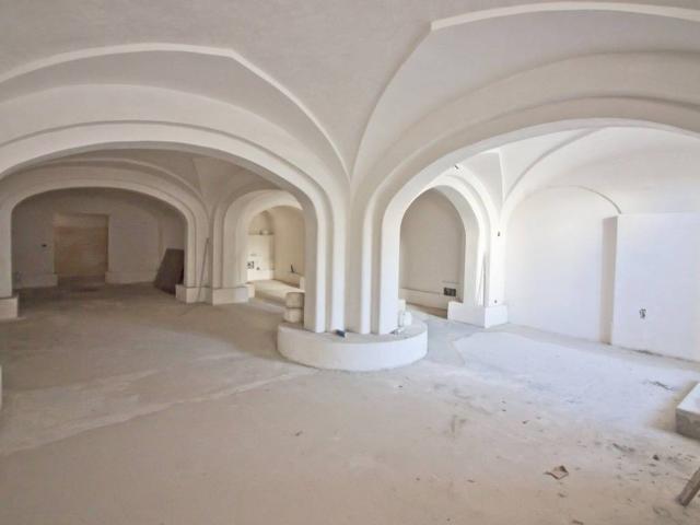 Locale Commerciale in vendita a Puglia, Lecce