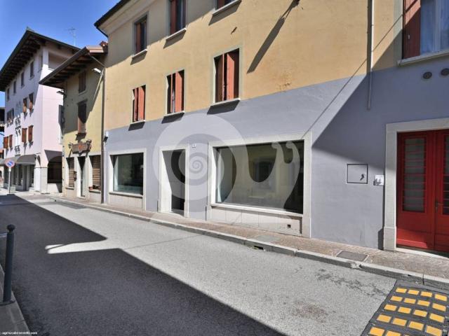 Locale Commerciale in vendita a Tricesimo, Friuli-Venezia Giulia