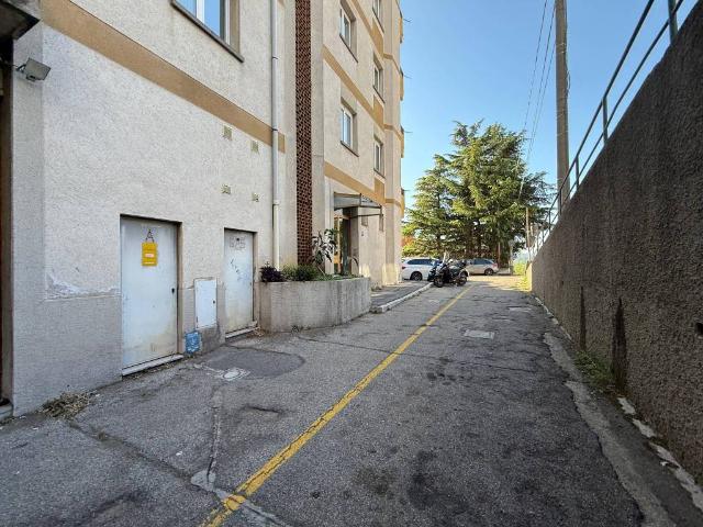 Locale Commerciale in vendita a Servola-Chiarbola-Valmaura-Borgo San Sergio, Villa Opicina