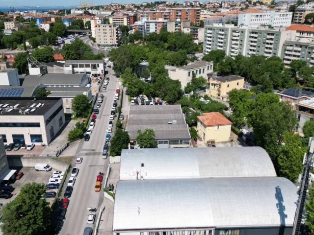 Locale Commerciale in vendita a Servola-Chiarbola-Valmaura-Borgo San Sergio, Villa Opicina