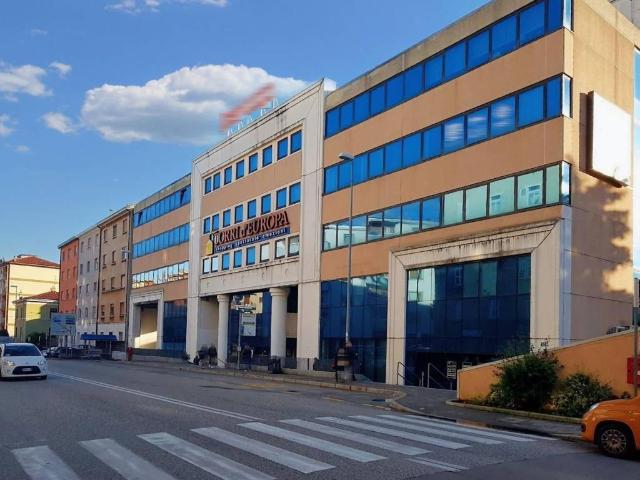 Locale Commerciale in vendita a Barriera Vecchia-San Giacomo, Villa Opicina