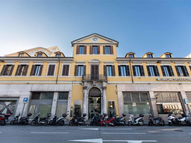 Locale Commerciale in vendita a Barriera Vecchia-San Giacomo, Villa Opicina
