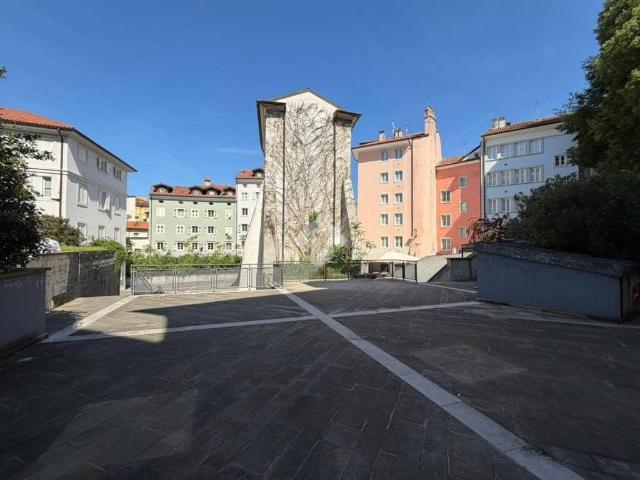 Locale Commerciale in vendita a Città Nuova-Barriera Nuova-San Vito-Città Vecchia, Villa Opicina
