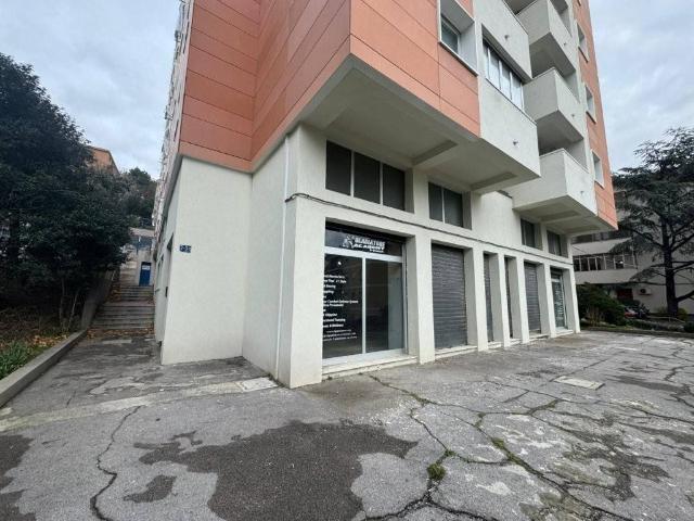 Locale Commerciale in vendita a Servola-Chiarbola-Valmaura-Borgo San Sergio, Villa Opicina
