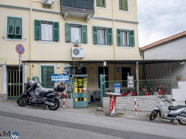 Locale Commerciale in vendita a Conconello / Ferlugi, Villa Opicina
