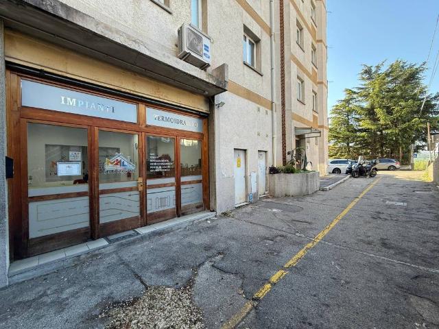 Locale Commerciale in vendita a Servola-Chiarbola-Valmaura-Borgo San Sergio, Villa Opicina