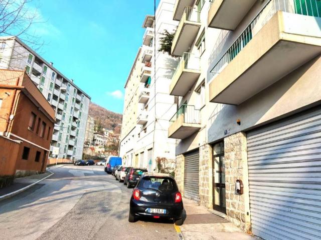 Locale Commerciale in vendita a Roiano-Gretta-Barcola-Cologna-Scorcola, Villa Opicina