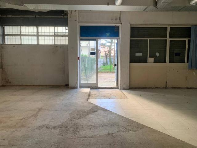 Locale Commerciale in vendita a San Giovanni-Chiadino-Rozzol, Villa Opicina