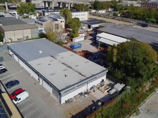 Locale Commerciale in vendita a Servola-Chiarbola-Valmaura-Borgo San Sergio, Villa Opicina