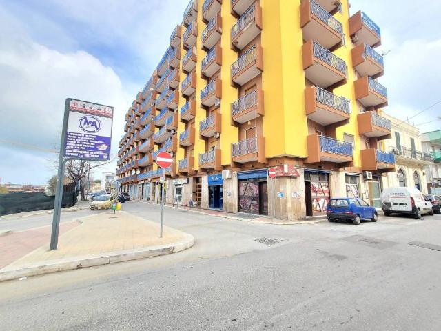 Locale Commerciale in vendita a Triggiano, Bari