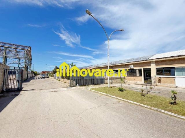 Locale Commerciale in vendita a Puglia, Bari