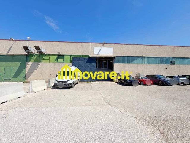 Locale Commerciale in vendita a Puglia, Bari