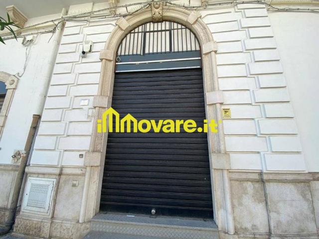 Locale Commerciale in vendita a Triggiano, Bari