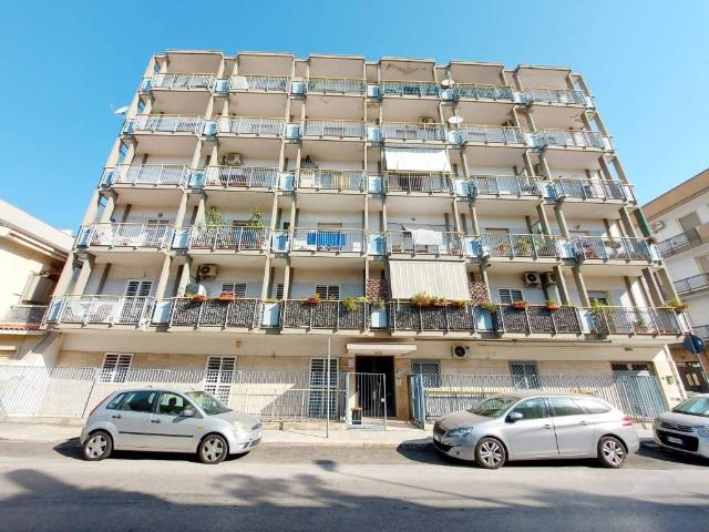 Locale Commerciale in vendita a Triggiano, Bari