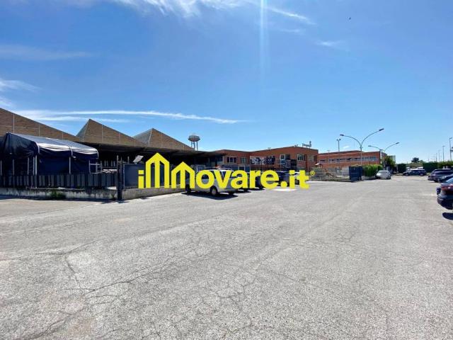 Locale Commerciale in vendita a Puglia, Bari