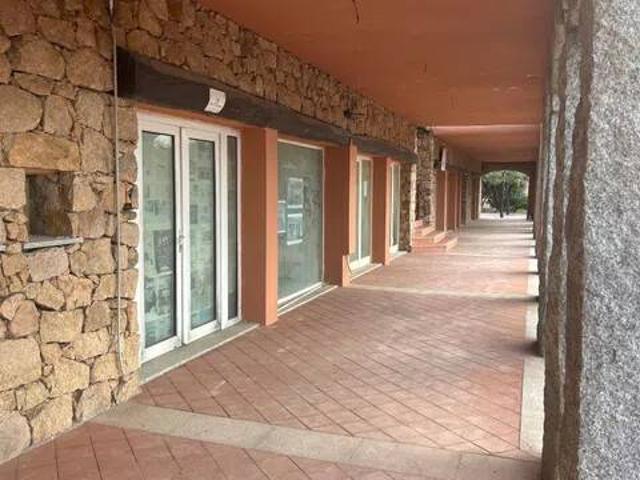 Locale Commerciale in vendita a Trinità d'Agultu e Vignola, Sardigna/Sardegna