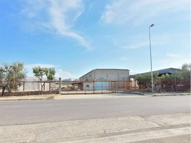 Locale Commerciale in vendita a Trinitapoli, Barletta-Andria-Trani
