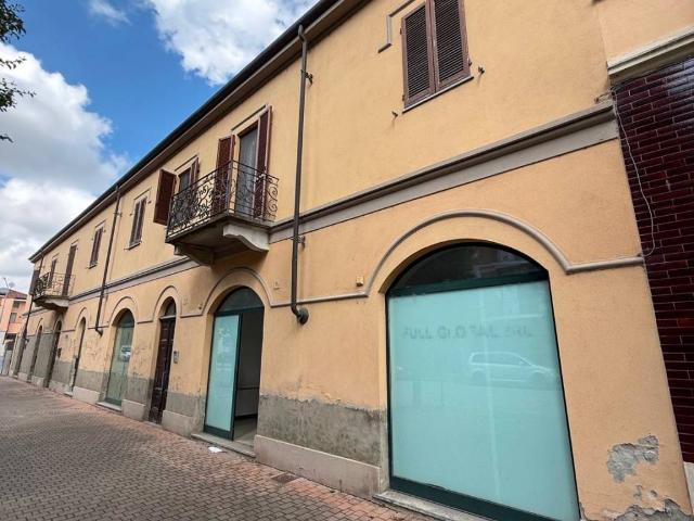 Locale Commerciale in vendita a Piemonte, Vercelli