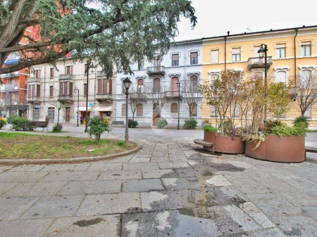 Locale Commerciale in vendita a Piemonte, Vercelli