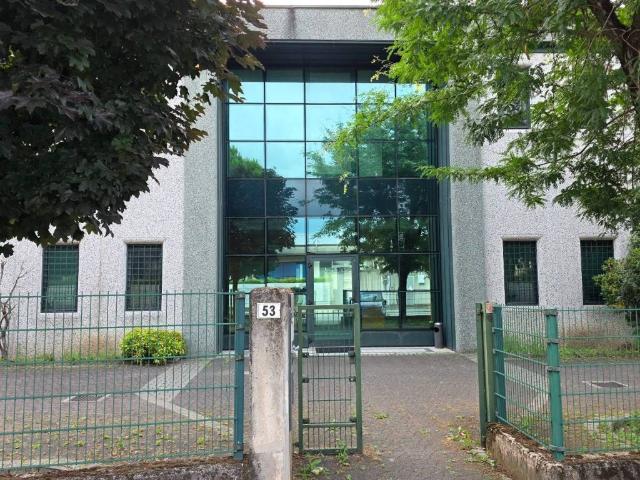 Locale Commerciale in vendita a Trissino, Veneto